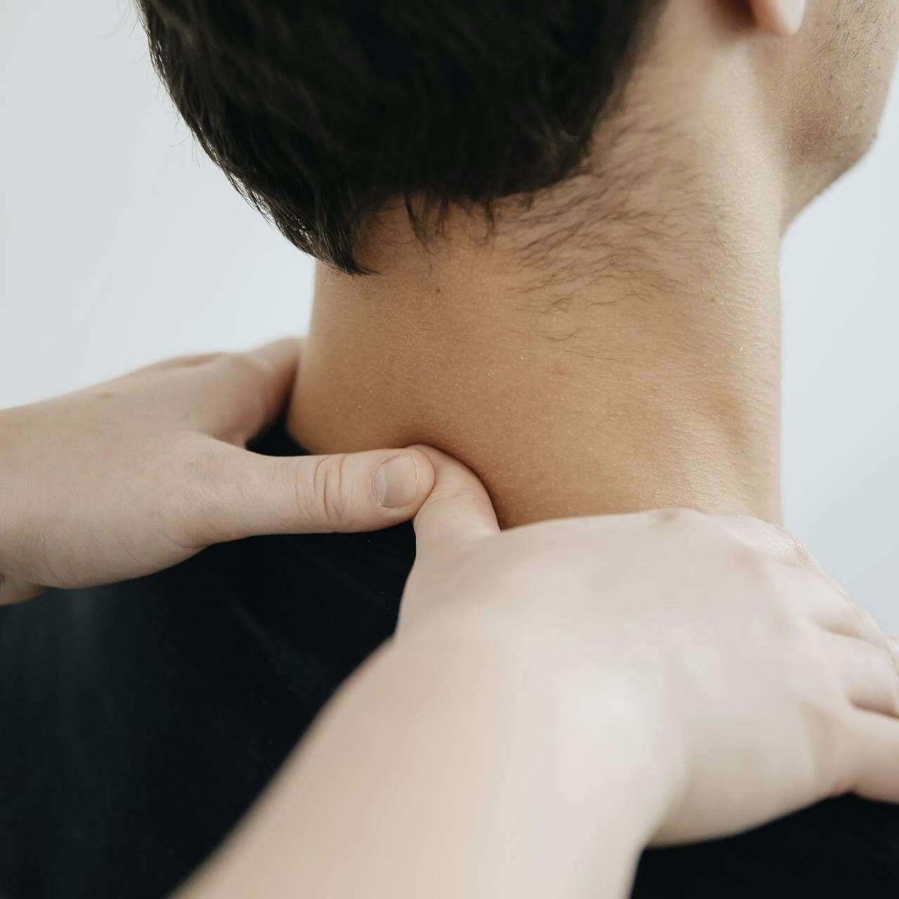 Mobile Chiropractic Care in Edmonton for neck pain.